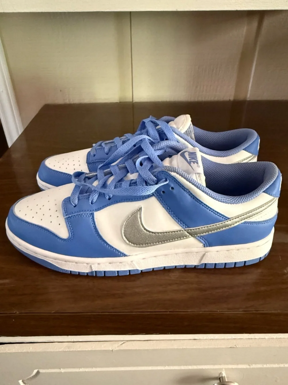 Nikes never worn - Picture 1 of 8